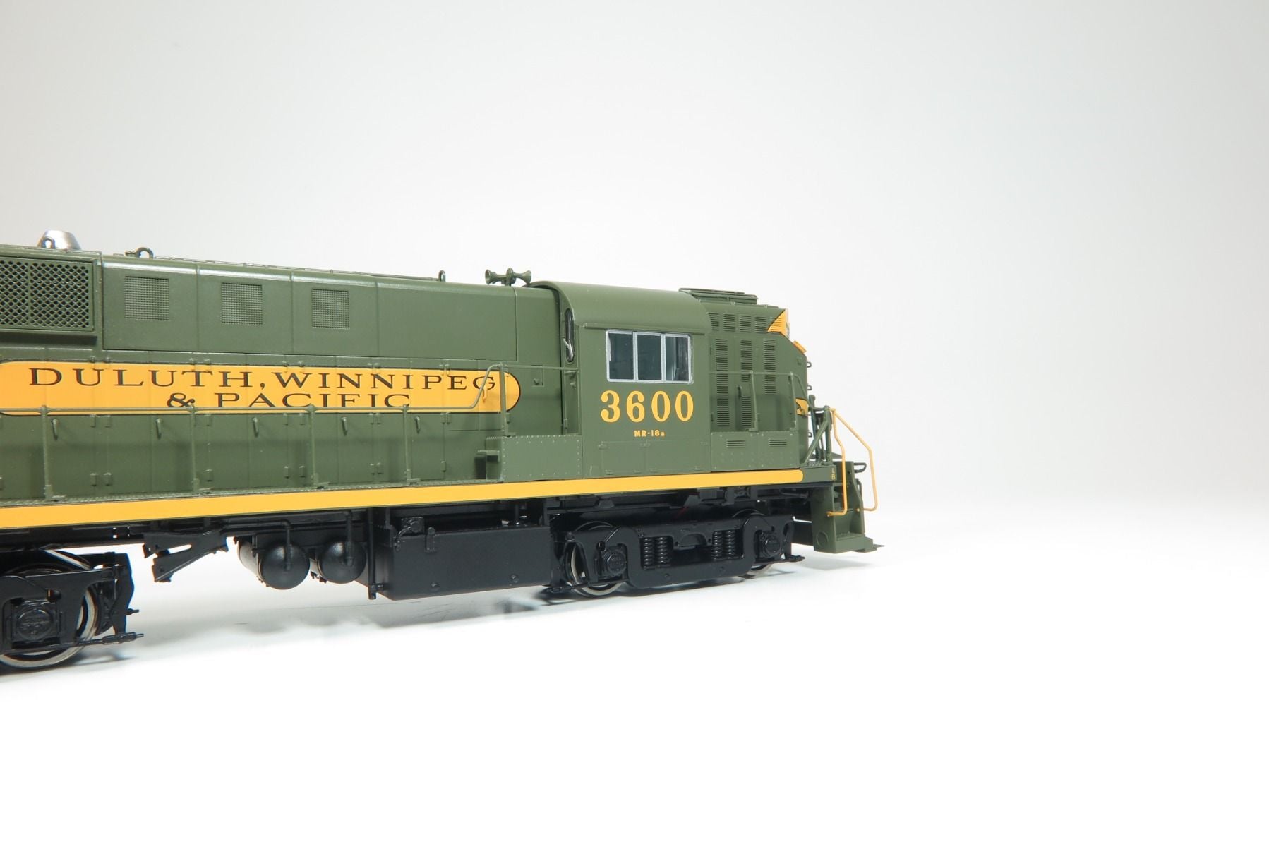 HO RS-11 (DC/Silent): Duluth, Winnipeg & Pacific - Delivery: #3603