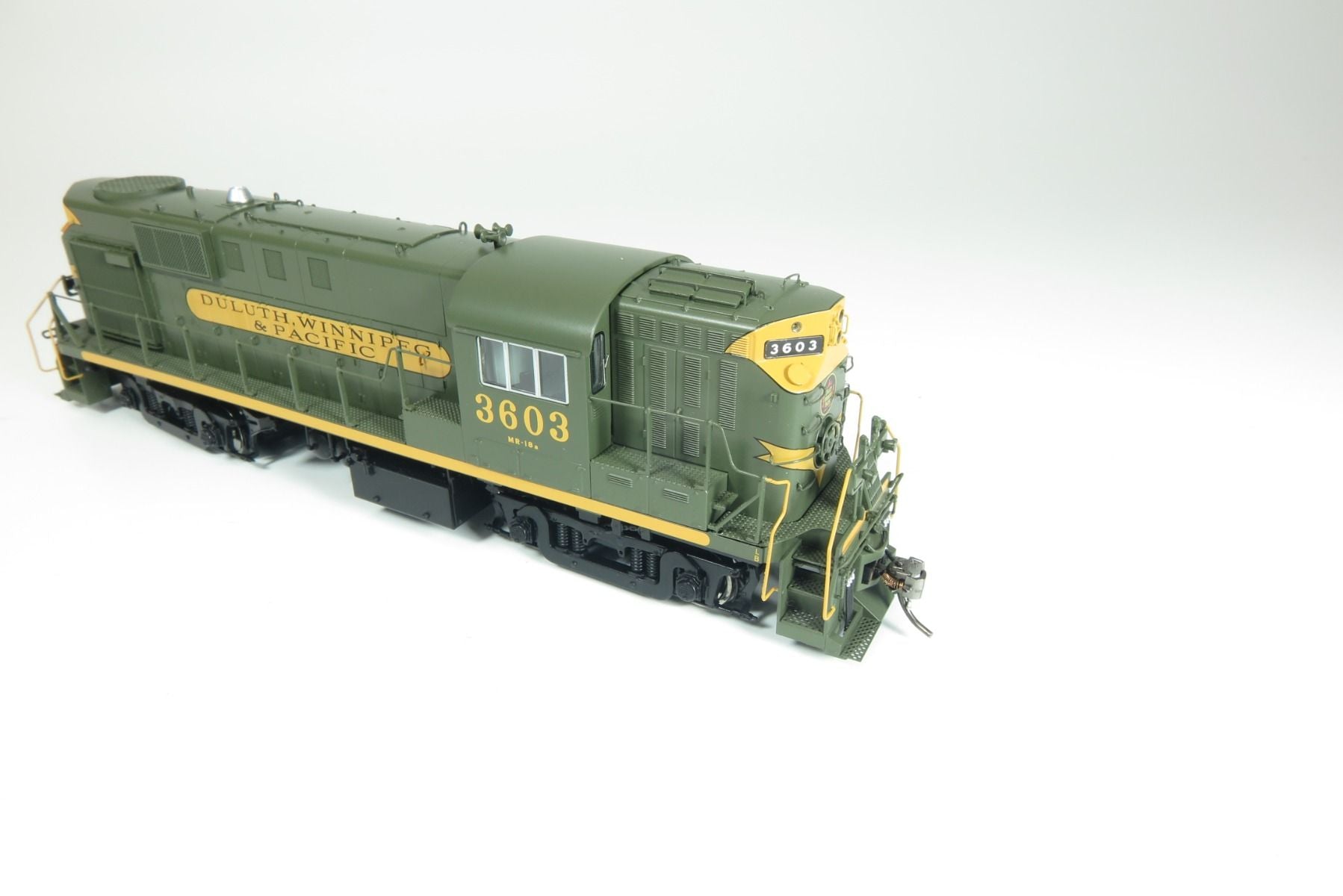 HO RS-11 (DC/Silent): Duluth, Winnipeg & Pacific - Delivery: #3603