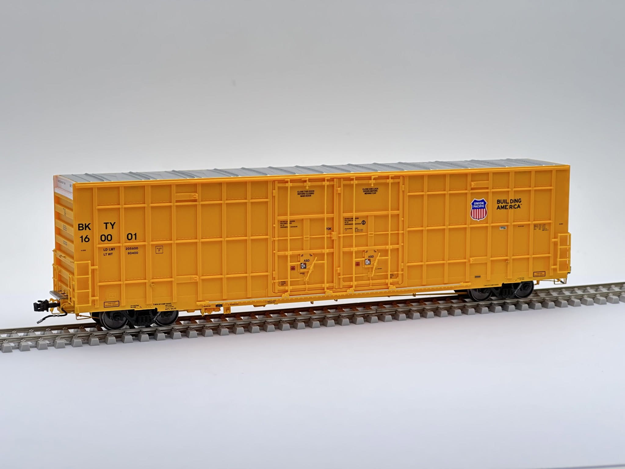 HO Greenbrier 7550cf 60ft Plate F Boxcar: BKTY (UP Yellow) #160005