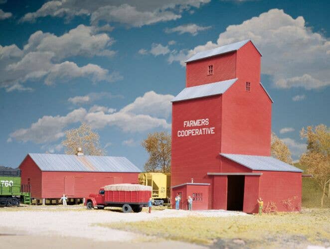 HO Farmers Cooperative Rural Grain Elevator -- Kit