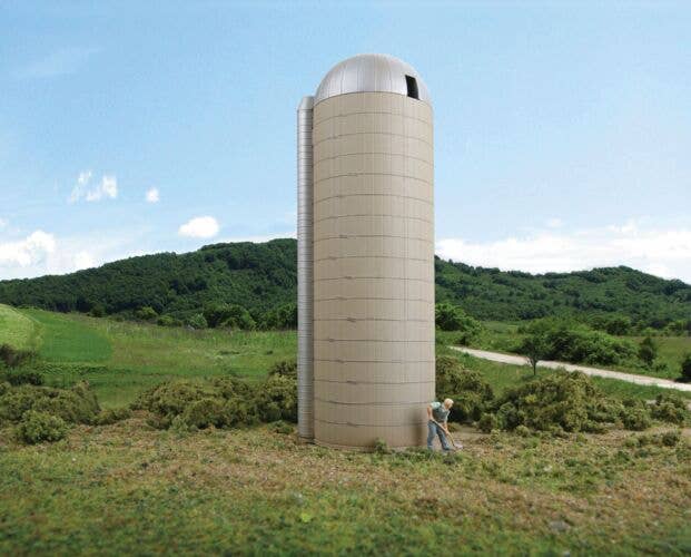 HO Concrete-Style Silo -- Kit