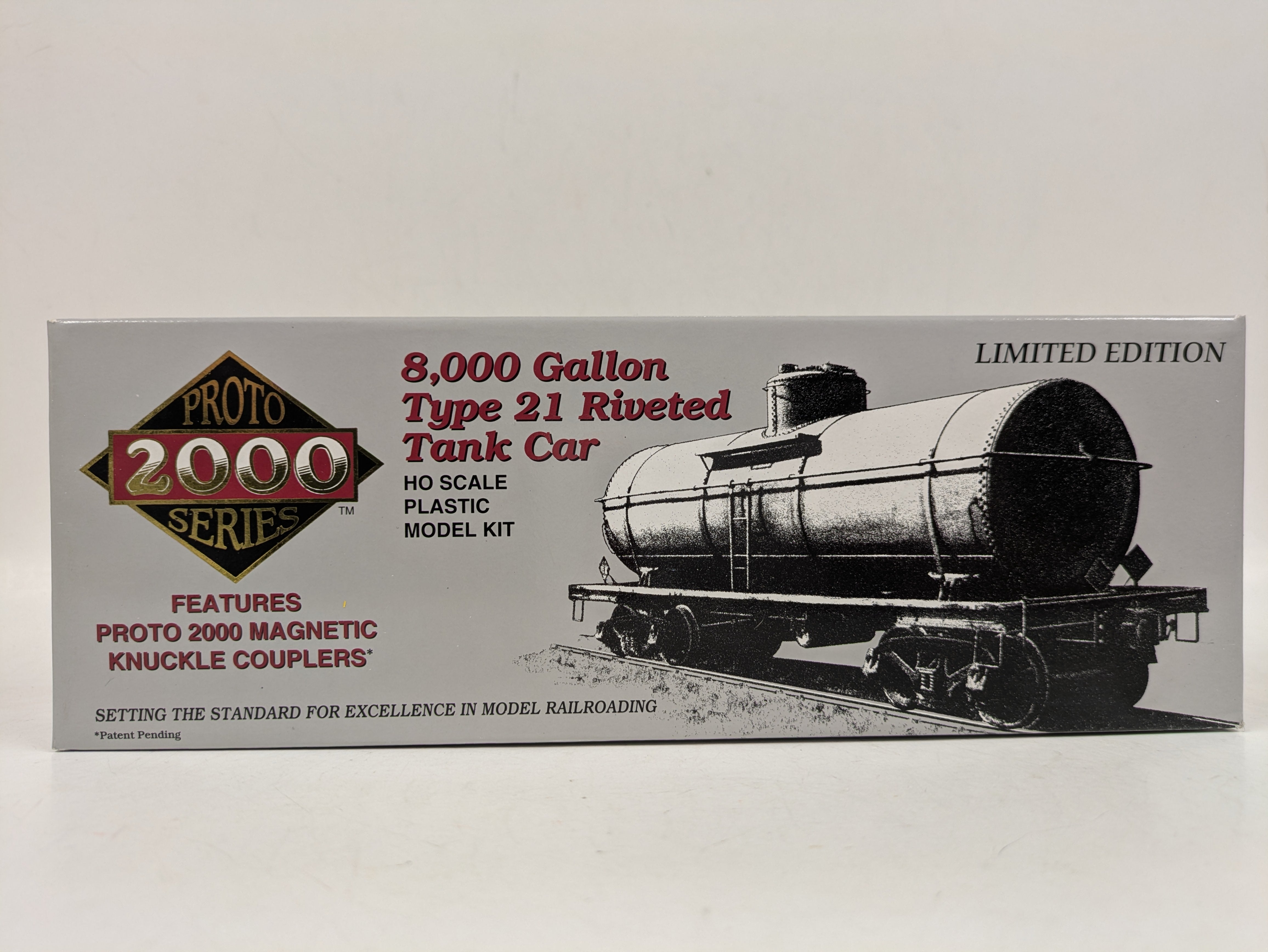 HO 8000 Gallon Type 21 Riveted Tank Car Kit: Shell #627