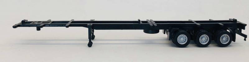 HO 3 Axle 48ft Cont. Chassis